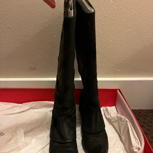 Donald J Pliner Black suede boots. Size 7.5 - Picture 3 of 6